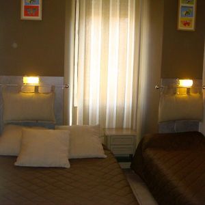 Zimmer mit zwei Einzelbetten